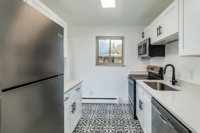 Harper 06 - 2308-2312 Harper Avenue