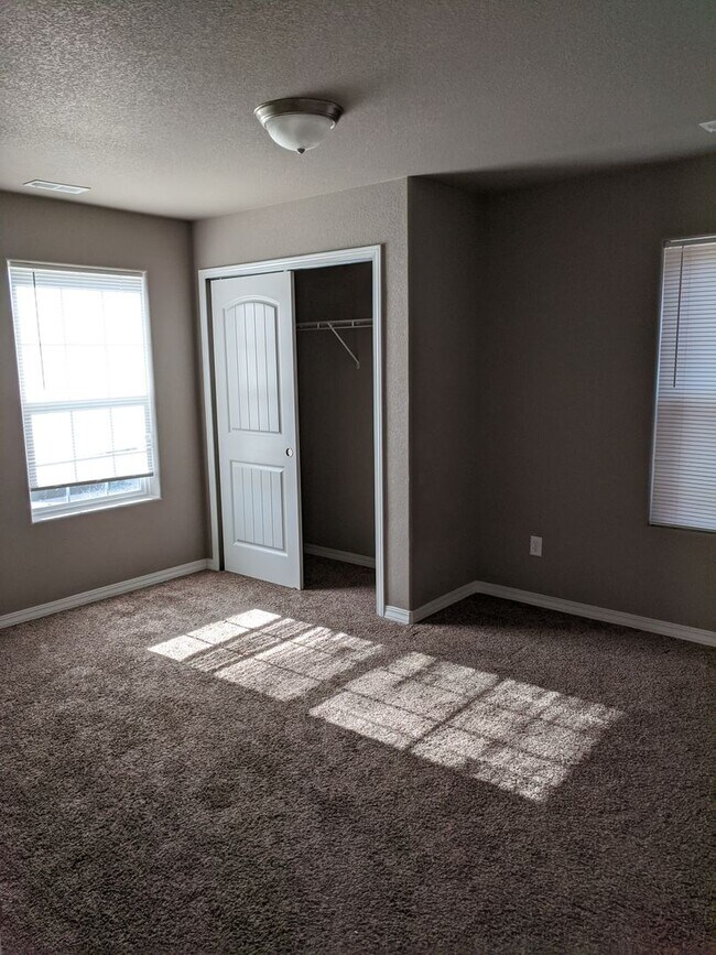 Building Photo - Open layout two-story home