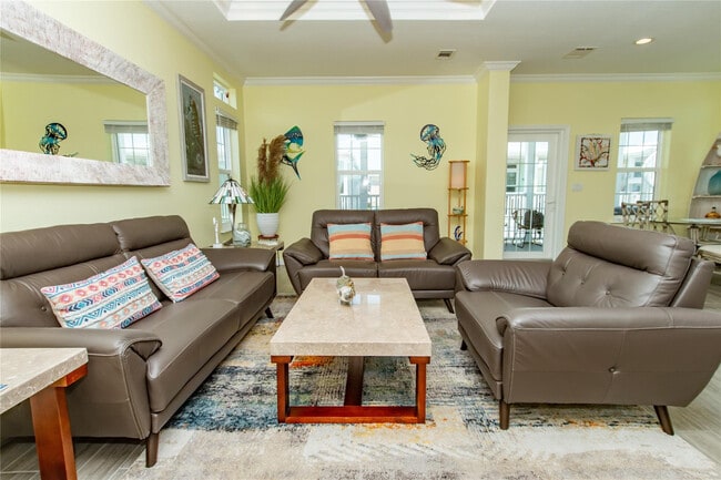 Building Photo - 375 NE Wharf Way