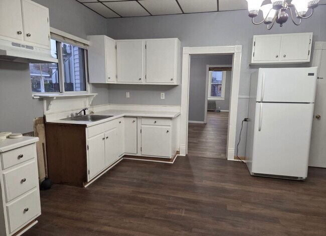 Building Photo - 254 Main St