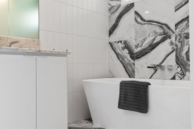 Building Photo - 5706 Highland Hills Cir