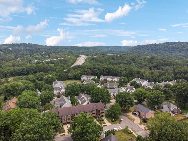 Building Photo - 804 Fairways Dr
