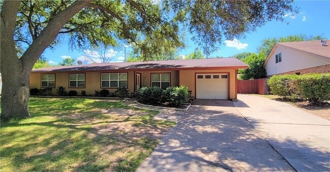 Building Photo - 403 San Jacinto Dr