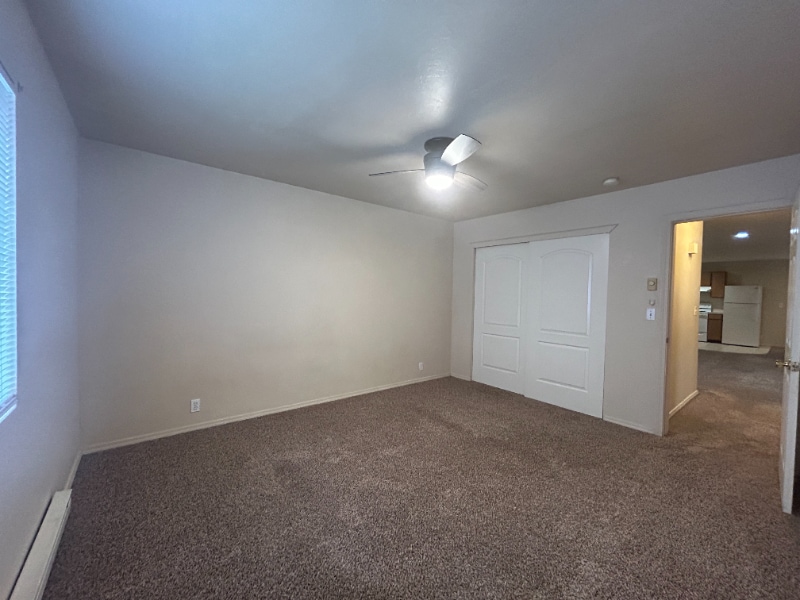 Building Photo - 950 Sparks St N