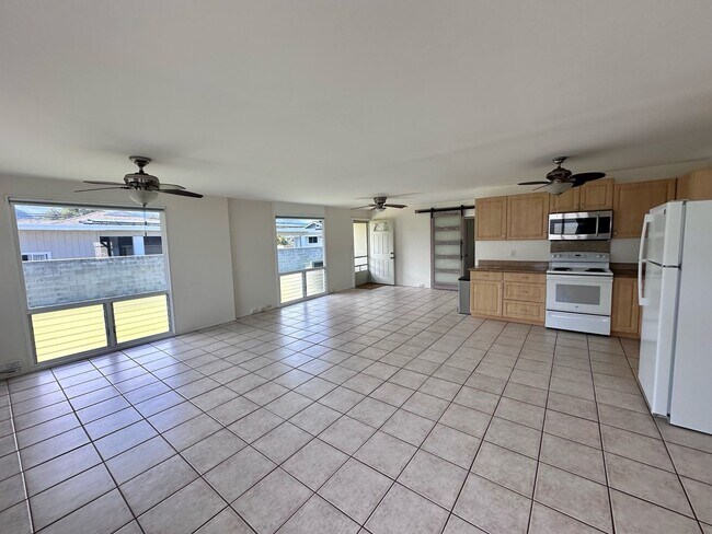 Building Photo - 420A Oneawa St