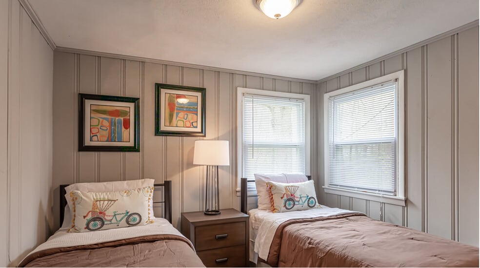 Interior Photo - Knollwood