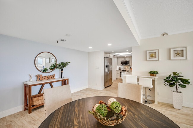 Building Photo - 1300 Jimmy Buffett Mem Hwy