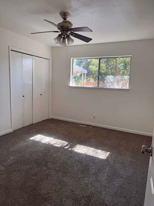 Building Photo - Spacious 3 Bedroom Fresno Home
