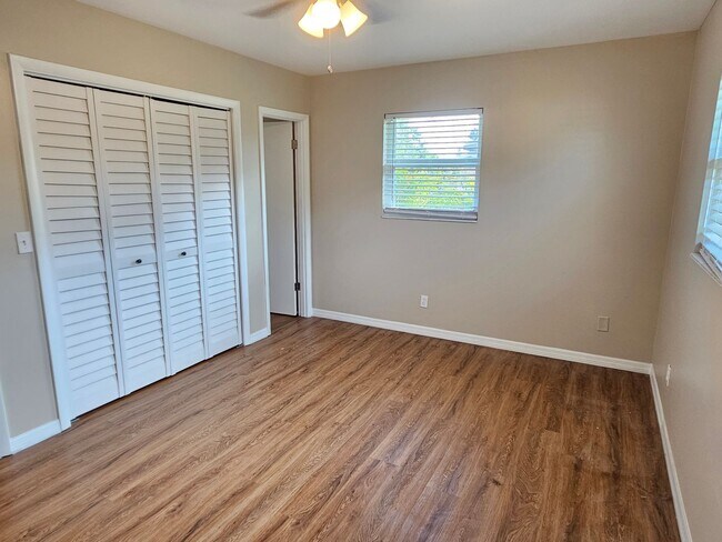 Building Photo - Annual Unfurnished 2 Bedroom 2 Bathroom Single Family Home in South Venice!