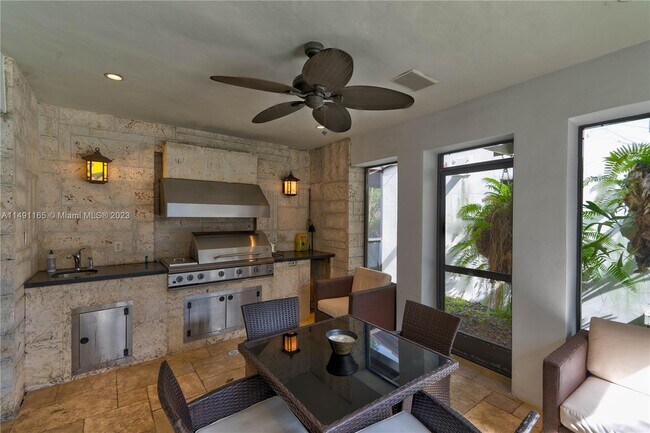 Building Photo - 2 SW 24th Rd