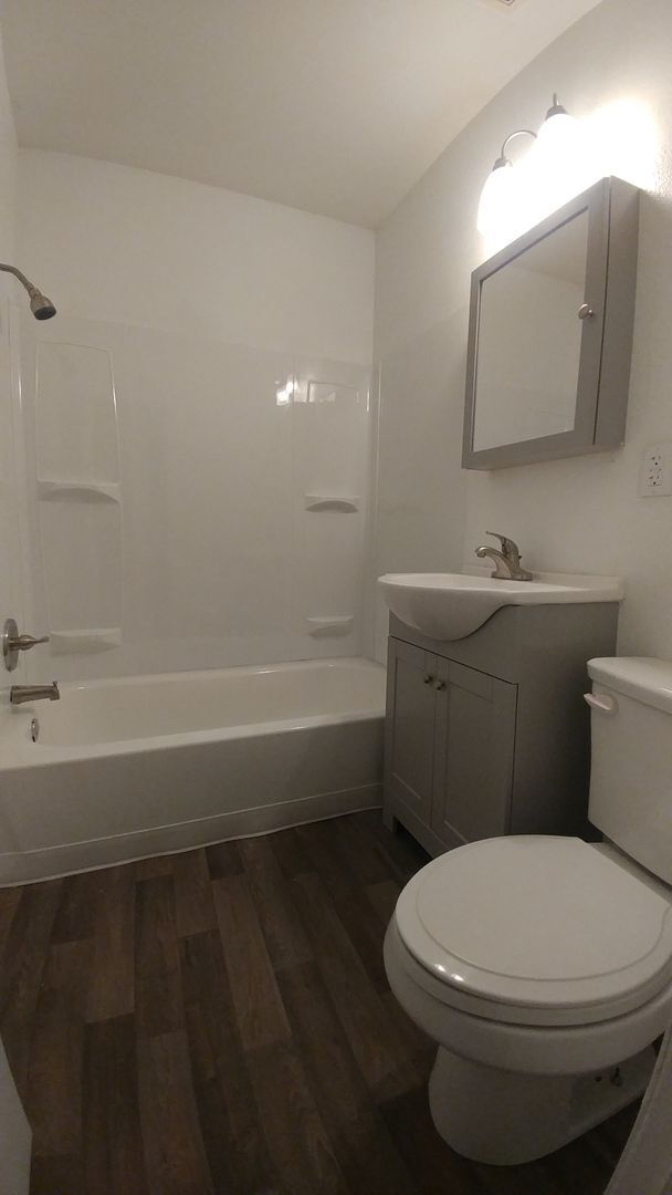 Building Photo - *Newly Refurbished ** First Month Free!