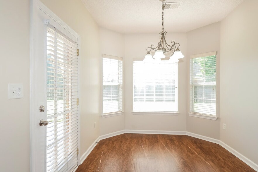 Building Photo - 1384 Carlton Ridge Dr