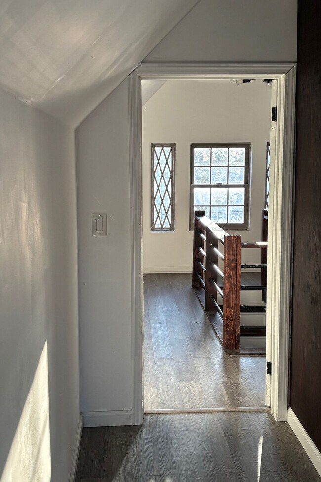 Building Photo - 2 Hasbrouck Ave