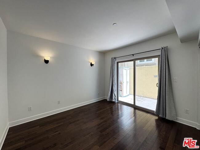 Building Photo - 1522 Amherst Ave