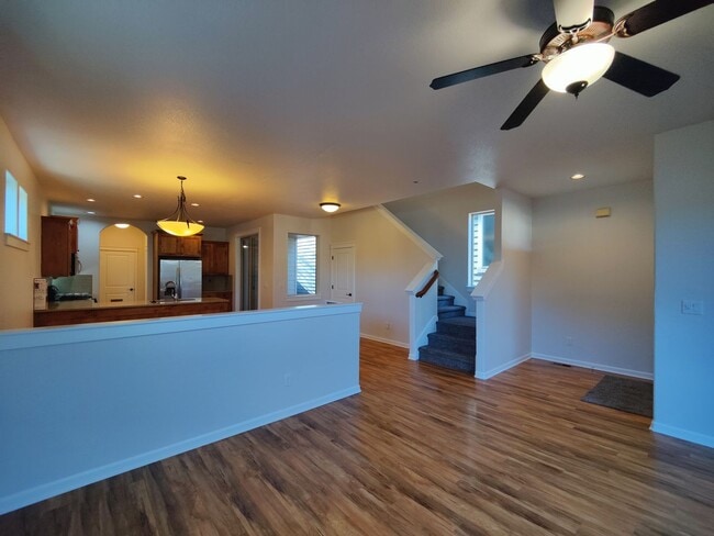 Building Photo - Beautiful 3x2.5 with fenced patio and upstairs bonus area