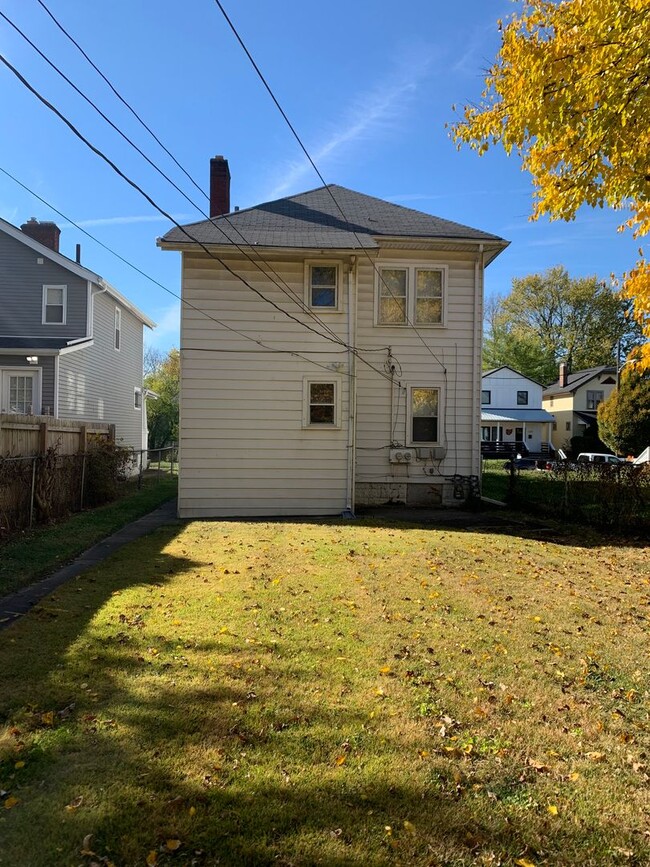 Building Photo - 1138-1138 Oakwood Ave