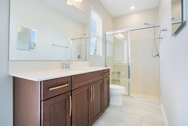 Building Photo - Spacious 4 Bed 3 Bath Home