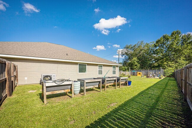 Building Photo - 9125 Bellewood Dr