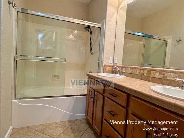 Building Photo - 2108 Las Palomas Loop