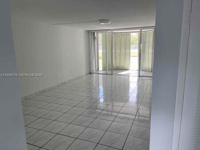 Building Photo - 1701 NE 191st St