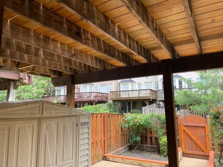 Patio - 7468 Gadsby Square