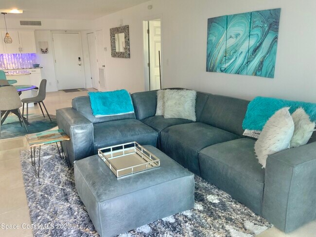 Building Photo - 877 N Hwy A1A