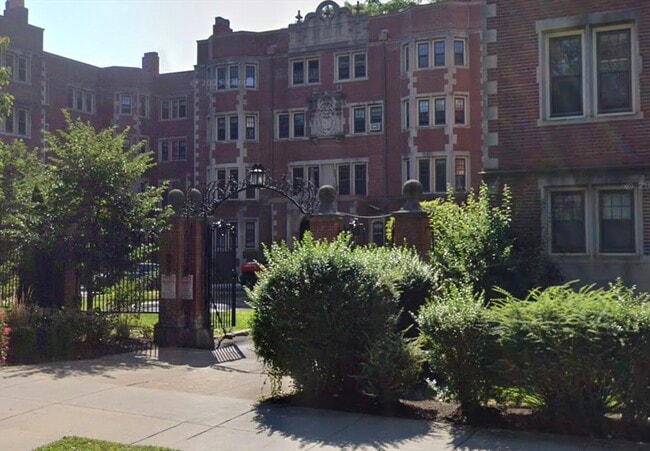 Building Photo - 1213 Beacon St