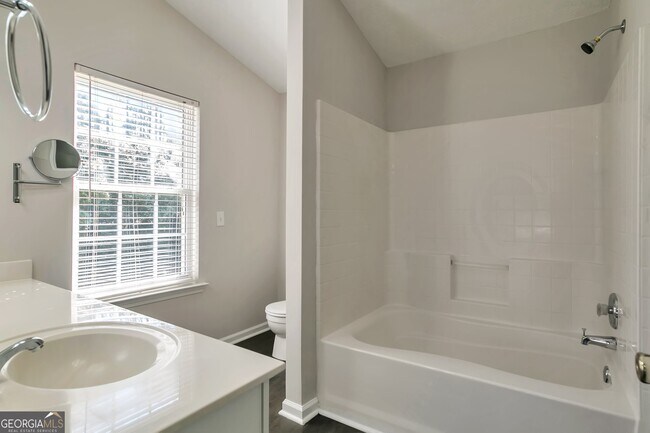 Building Photo - 1001 River Plantation Dr