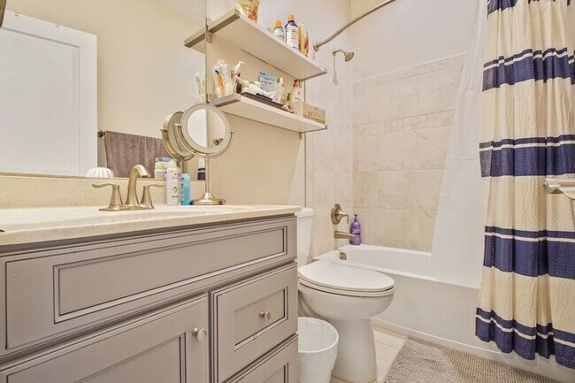 Building Photo - 9366 Alder Dr