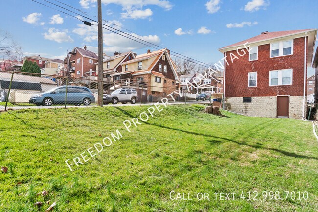 Building Photo - 2451 Wedgemere St