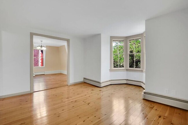 Building Photo - 52 Mattoon St