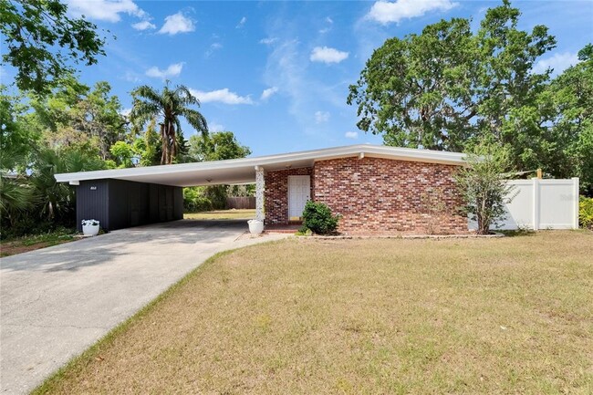 Building Photo - 802 W Russell Dr