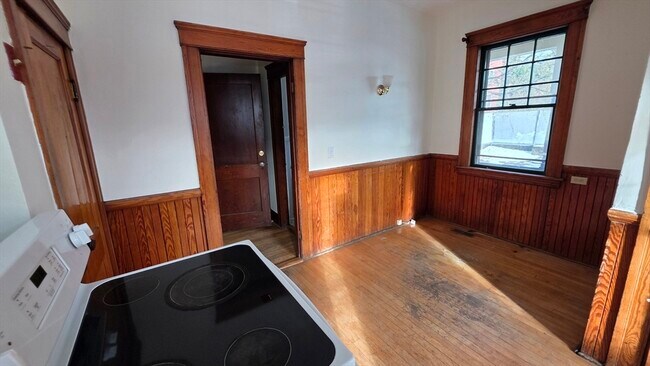 Building Photo - 46 Wachusett St