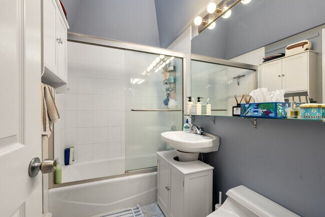 Building Photo - 44 Chandler St