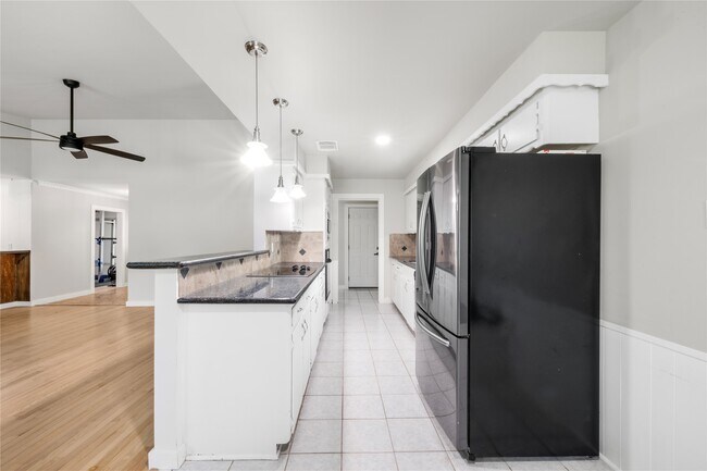 Building Photo - 9730 Wickenburg Dr