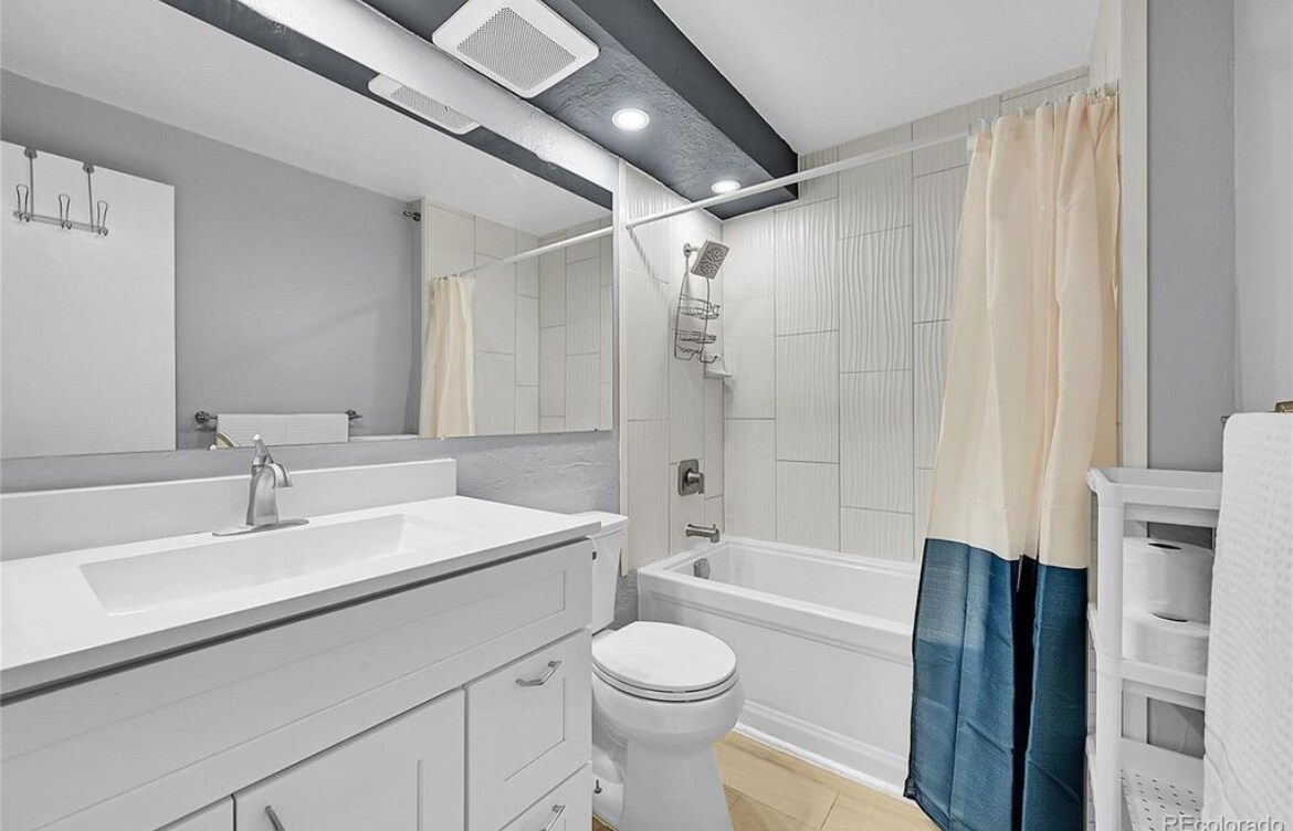 Building Photo - 1050 N Lafayette St