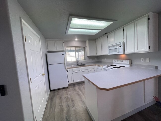 Building Photo - 1546-1548 Skyhawk Ridge