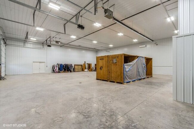 Building Photo - $2,000 | Large Commercial Warehouse Bay For Lease | Available November 1st, 2026
