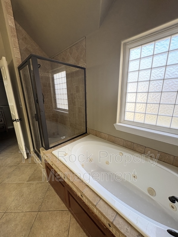 Building Photo - 817 Cypress Dr