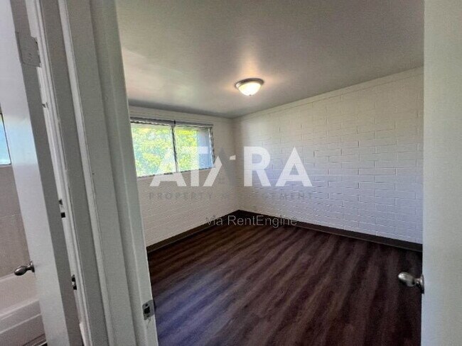 Building Photo - 461 Locust St