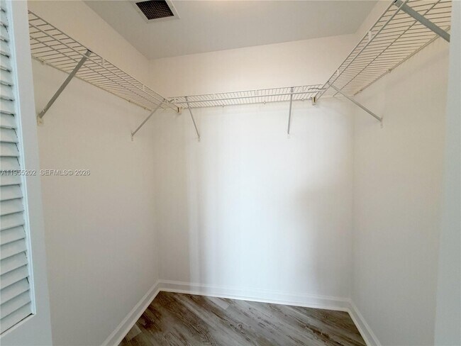 Building Photo - 19501 W Country Club Dr