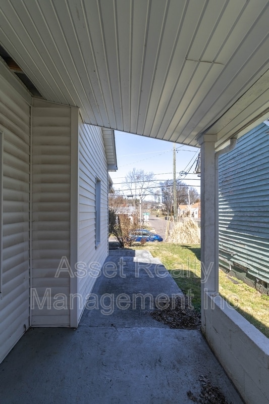 Building Photo - 1900 Edgewood Ave