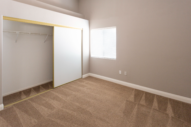 Building Photo - 2110 Los Feliz St