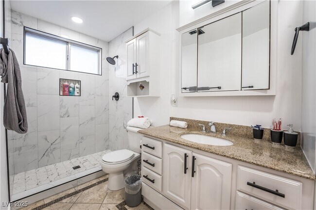 Building Photo - 2364 Belvedere Dr