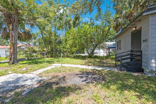 Building Photo - Cosy 2 bedroom 1 bath home with nice size ...