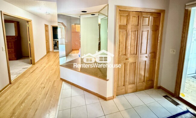 Building Photo - 10445 Fawns Way