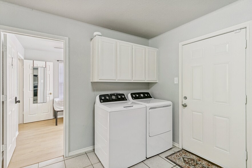 Building Photo - 107 S Crawford St