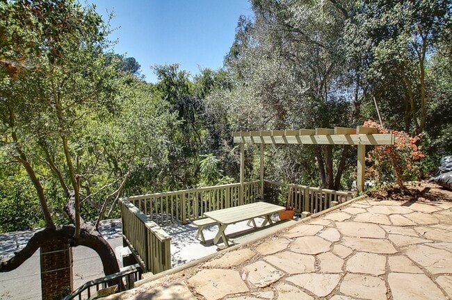 Building Photo - 2132 N Beverly Glen Blvd