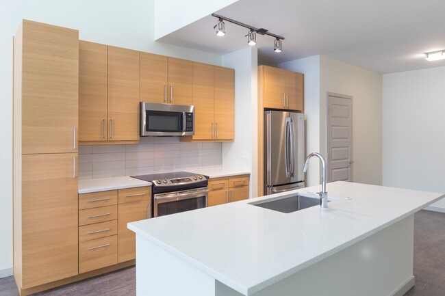 Kitchens with chef's island perfect for entertaining. - Modera River North