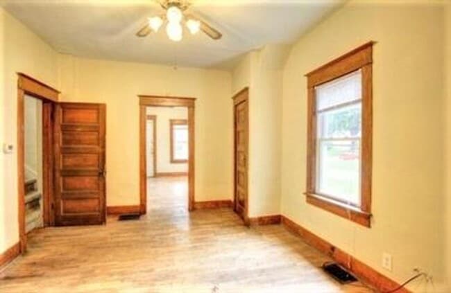 Building Photo - 1011 W Tremont St